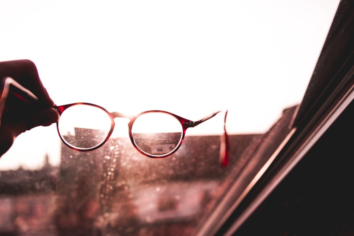 Titelbild zu „Brille beschlägt? Tipps gegen beschlagene Brillengläser“